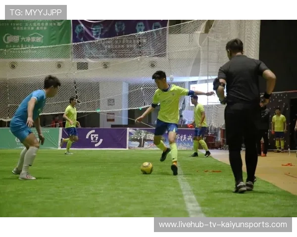 足球解说是否过度娱乐化导致专业性流失，足球解说都是在现场吗